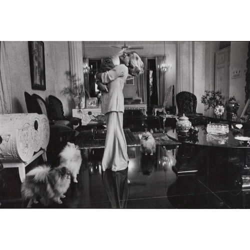 DAYANITA SINGH : 'Dolly Jabbar and dogs. Calcutta (19)97' (DOBIASCHOFSKY AUKTIONEN AG)