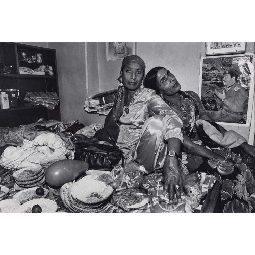 DAYANITA SINGH : 'My eunuch brothers overseeing feast arrangement' (DOBIASCHOFSKY AUKTIONEN AG)