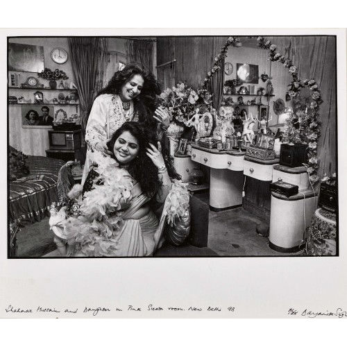 DAYANITA SINGH : 'Shahnaz Hussain and Daughter in Pink Siesta Room...' (DOBIASCHOFSKY AUKTIONEN AG)