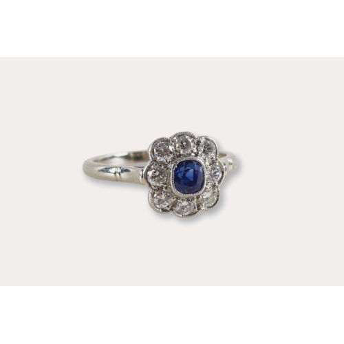 SAPHIR-BRILLANT-RING : (DOBIASCHOFSKY AUKTIONEN AG)
