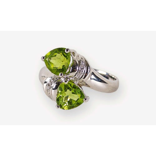 PERIDOT-DIAMANT-RING : (DOBIASCHOFSKY AUKTIONEN AG)