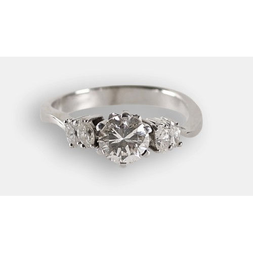 BRILLANT-RING : (DOBIASCHOFSKY AUKTIONEN AG)