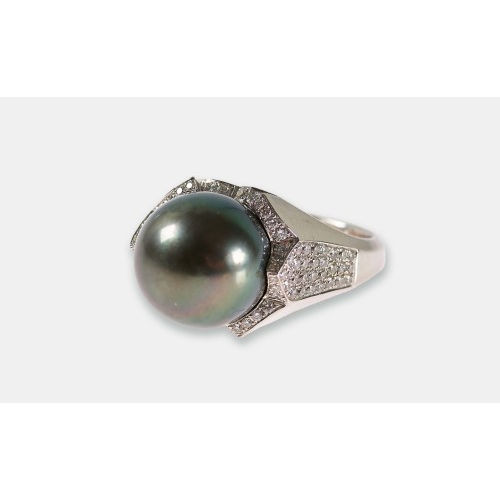 PERLEN-DIAMANT-RING : (DOBIASCHOFSKY AUKTIONEN AG)
