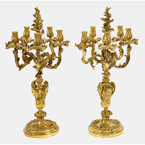 PAAR KANDELABER : Stil Louis XV, Frankreich, Ende 19. Jh (DOBIASCHOFSKY AUKTIONEN AG)