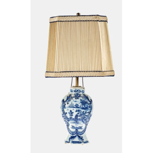 TISCHLAMPE : Delft, 18./19. Jh (DOBIASCHOFSKY AUKTIONEN AG)