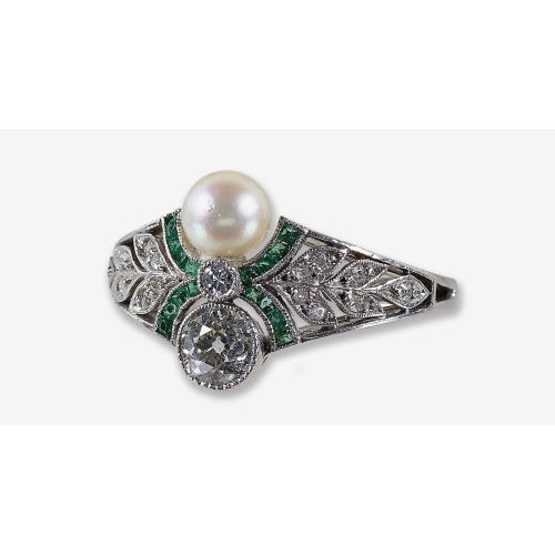 PERLEN-DIAMANT-RING : Um 1920 (DOBIASCHOFSKY AUKTIONEN AG)