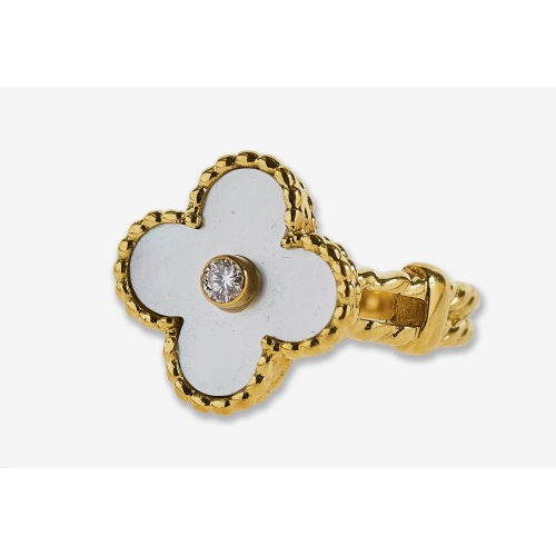 PERLMUTT-BRILLANT-RING : Alhambra, Van Cleef & Arpels, Paris (DOBIASCHOFSKY AUKTIONEN AG)