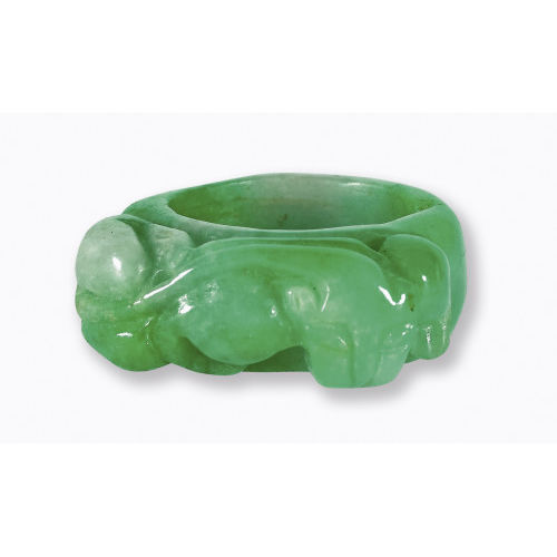 JADE-RING : (DOBIASCHOFSKY AUKTIONEN AG)