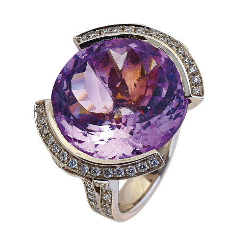 AMETHYST-BRILLANT-RING : (DOBIASCHOFSKY AUKTIONEN AG)