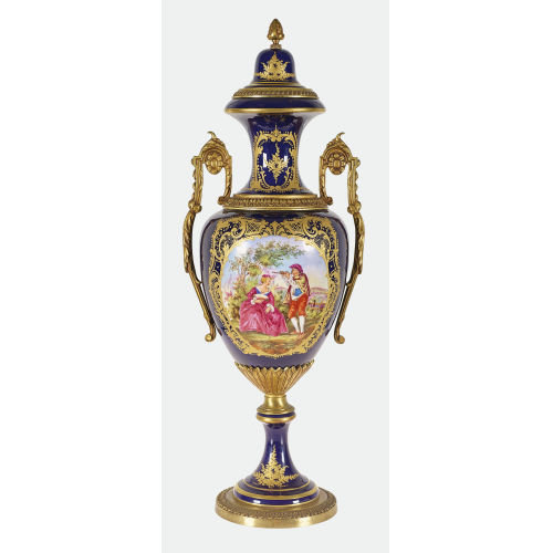 ZIERVASE : Frankreich, 19./20. Jh. (in der Art von S�vres) (DOBIASCHOFSKY AUKTIONEN AG)