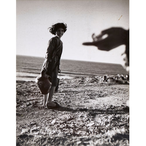 WERNER BISCHOF : M�dchen am sardischen Strand (DOBIASCHOFSKY AUKTIONEN AG)