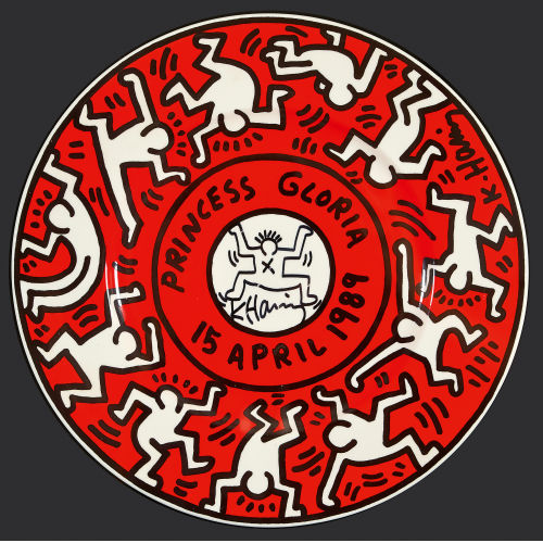 KEITH HARING : Teller f�r Gloria von Thurn und Taxis (Villeroy & Boch) (DOBIASCHOFSKY AUKTIONEN AG)