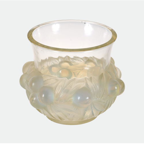 REN� LALIQUE : Vase 'Prunes', Paris, um 1930-1947 (DOBIASCHOFSKY AUKTIONEN AG)