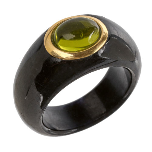 PERIDOT-ONYX-RING : (DOBIASCHOFSKY AUKTIONEN AG)
