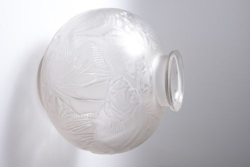 REN� LALIQUE : Vase 'Poissons', Wingen-sur-Moder, um 1921-1937 (DOBIASCHOFSKY AUKTIONEN AG)