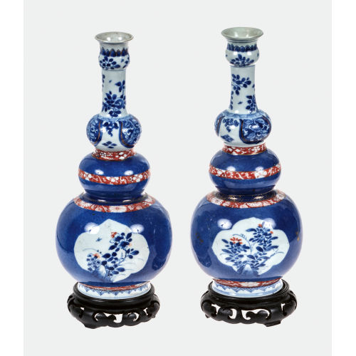 PAAR VASEN : Qing-Dynastie, China, um 1662-1722 (Kangxi Periode) (DOBIASCHOFSKY AUKTIONEN AG)
