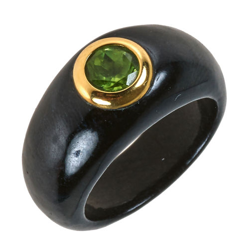 PERIDOT-ONYX-RING : (DOBIASCHOFSKY AUKTIONEN AG)