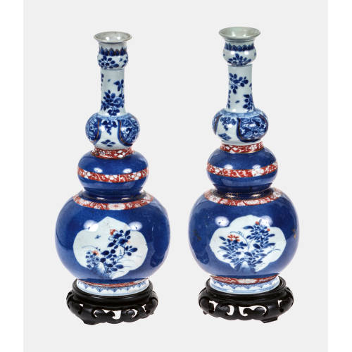PAAR VASEN : Qing-Dynastie, China, um 1662-1722 (Kangxi Periode) (DOBIASCHOFSKY AUKTIONEN AG)