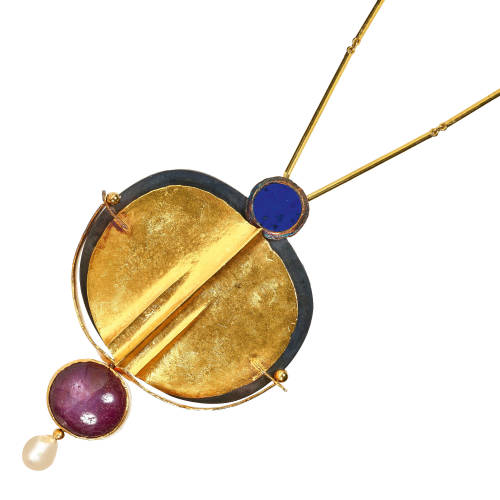 RUBIN-LAPISLAZULI-PERLEN-ANH�NGER MIT KETTE : Wohl Othmar Zschaler, Bern (DOBIASCHOFSKY AUKTIONEN AG)